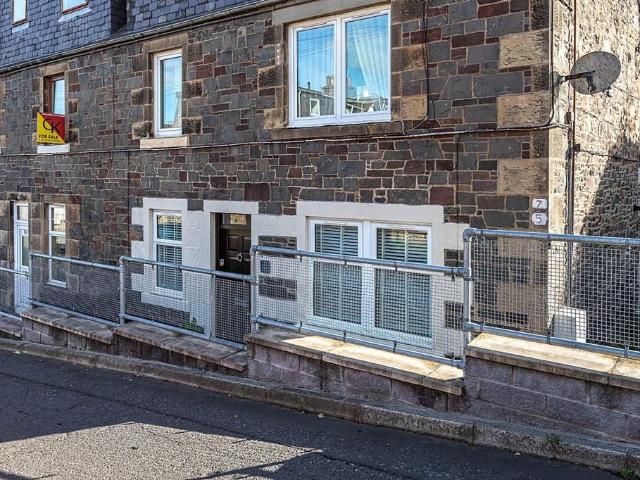 1 bedroom ground flat for sale