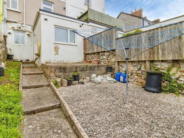 1 bedroom ground flat for sale