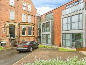 1 bedroom ground flat for sale