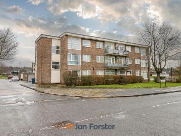 1 bedroom ground flat for sale