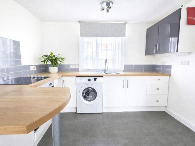 1 bedroom ground flat for sale