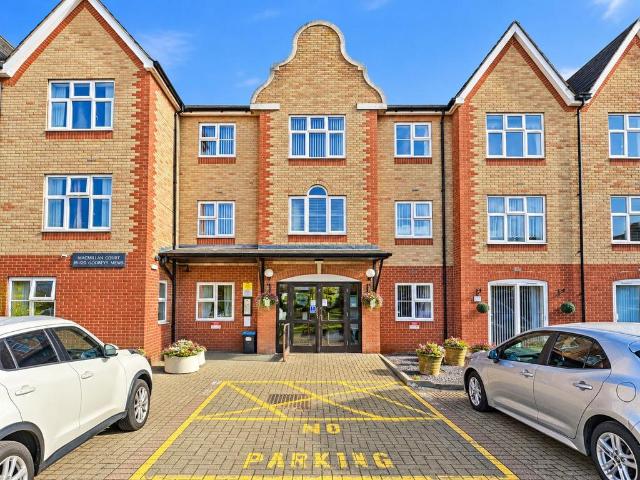 1 bedroom ground flat for sale