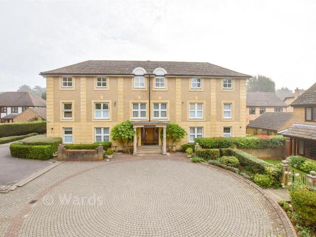 1 bedroom ground flat for sale