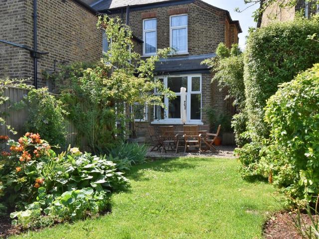 1 bedroom ground flat for sale