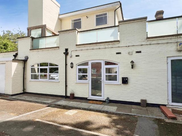1 bedroom ground flat for sale