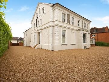 1 bedroom ground flat for sale