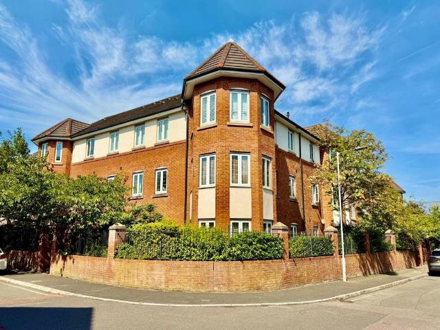 1 bedroom ground flat for sale