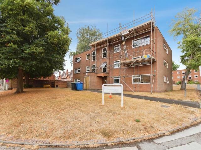 1 bedroom ground flat for sale