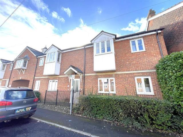 1 bedroom ground flat for sale