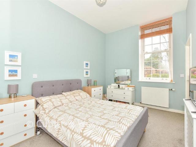 1 bedroom ground flat for sale