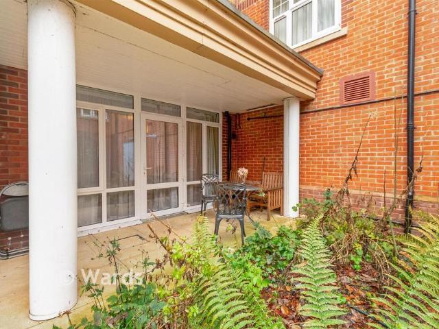 1 bedroom ground flat for sale