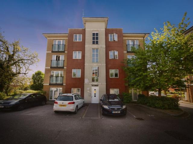 1 bedroom ground flat for sale