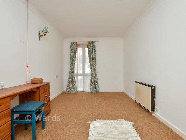 1 bedroom ground flat for sale