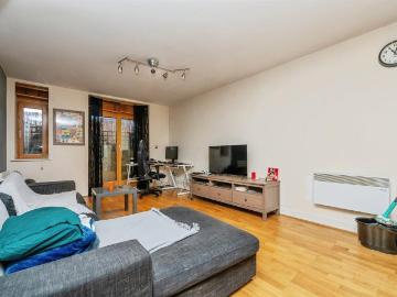 1 bedroom ground flat for sale