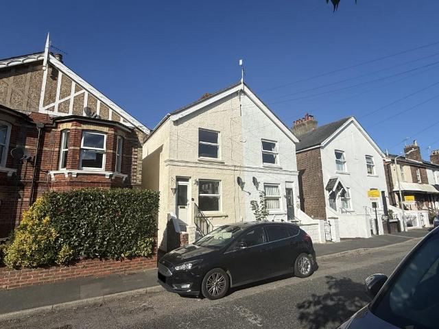 1 bedroom ground flat for sale