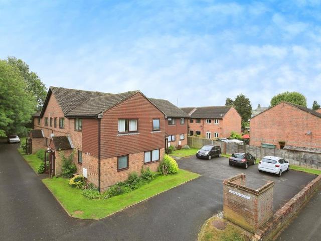 1 bedroom ground flat for sale