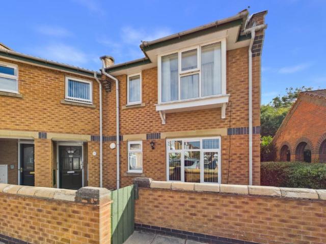 1 bedroom ground flat for sale