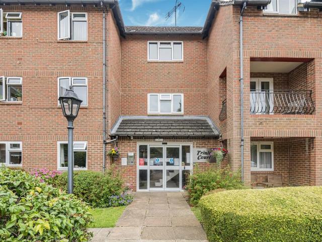 1 bedroom ground flat for sale
