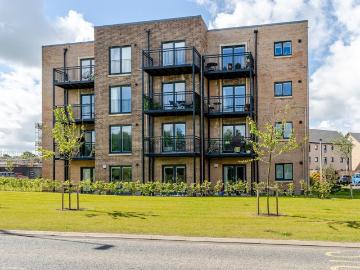 1 bedroom ground flat for sale