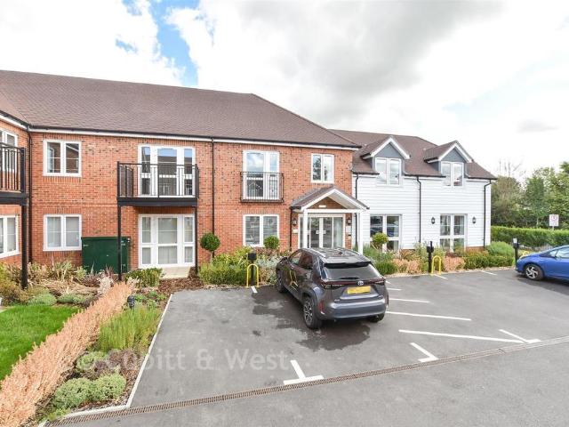 1 bedroom ground flat for sale