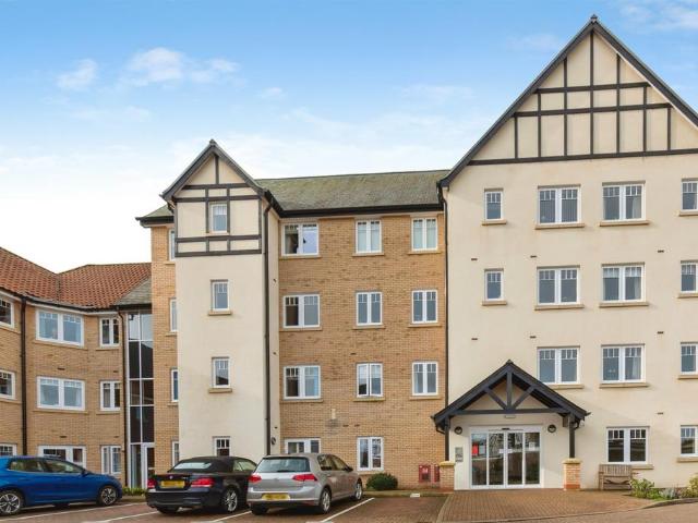 1 bedroom ground flat for sale