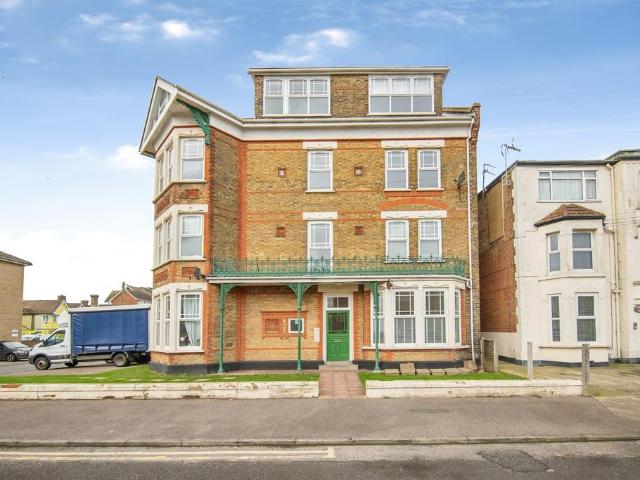 1 bedroom ground flat for sale