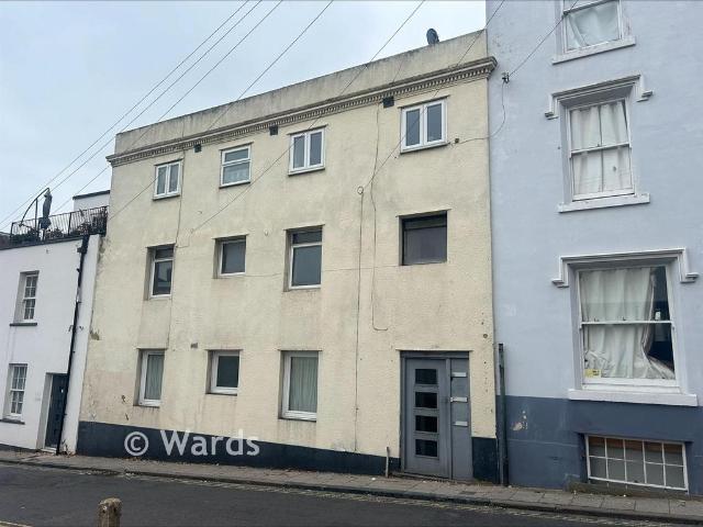 1 bedroom ground flat for sale