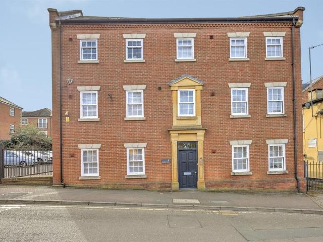 1 bedroom ground flat for sale