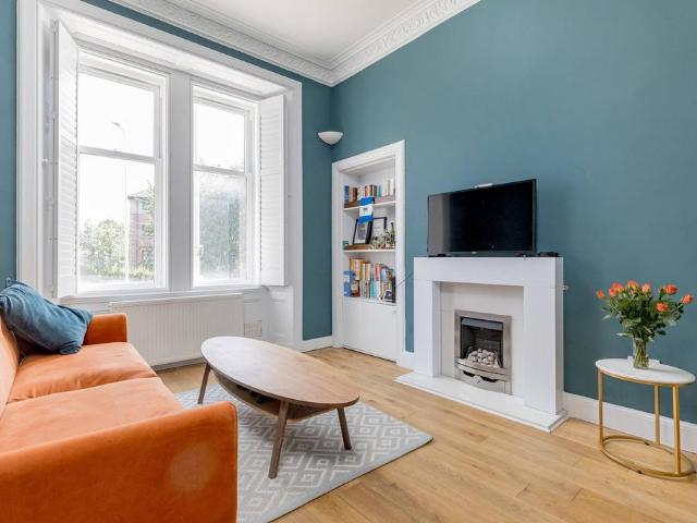 1 bedroom ground flat for sale