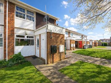 1 bedroom ground flat for sale