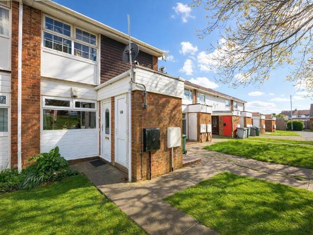 1 bedroom ground flat for sale
