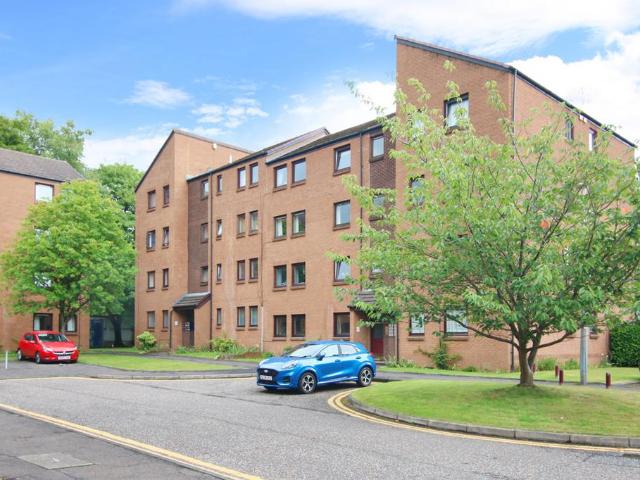 1 bedroom ground flat for sale