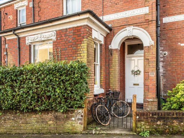 1 bedroom ground flat for sale