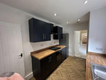 1 bedroom ground flat for sale