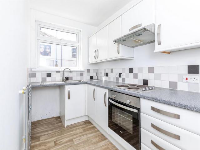 1 bedroom ground flat for sale
