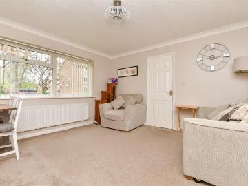 1 bedroom ground flat for sale