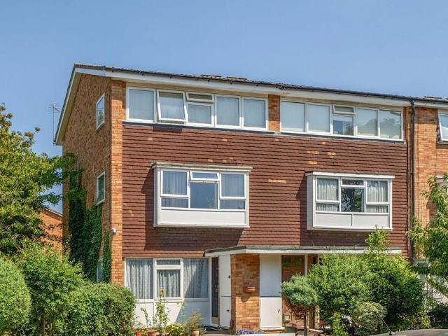 1 bedroom ground flat for sale
