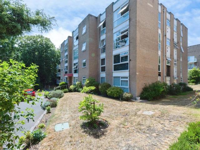 1 bedroom ground flat for sale