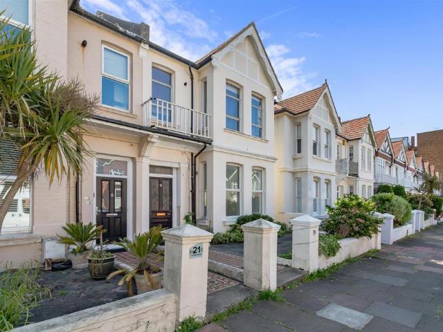 1 bedroom ground flat for sale