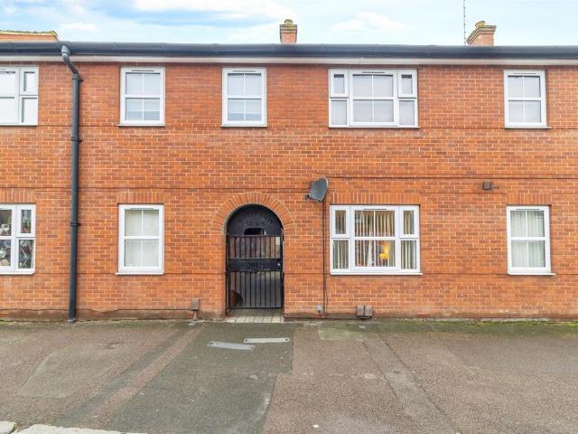 1 bedroom ground flat for sale