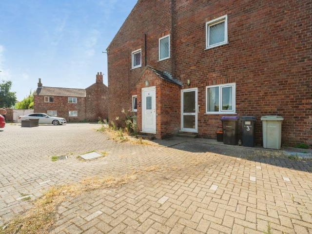 1 bedroom ground flat for sale