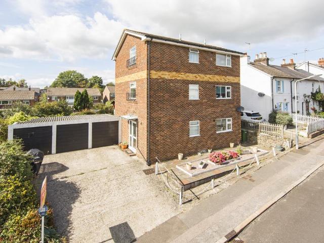1 bedroom ground flat for sale