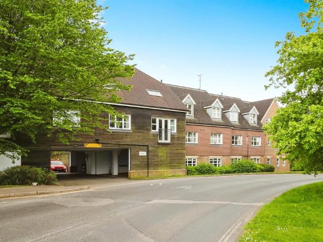 1 bedroom ground flat for sale