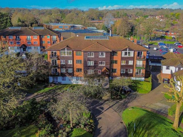 1 bedroom ground flat for sale