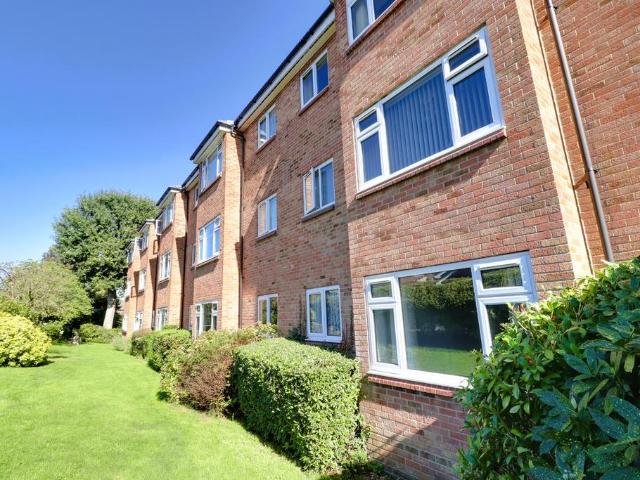 1 bedroom ground flat for sale
