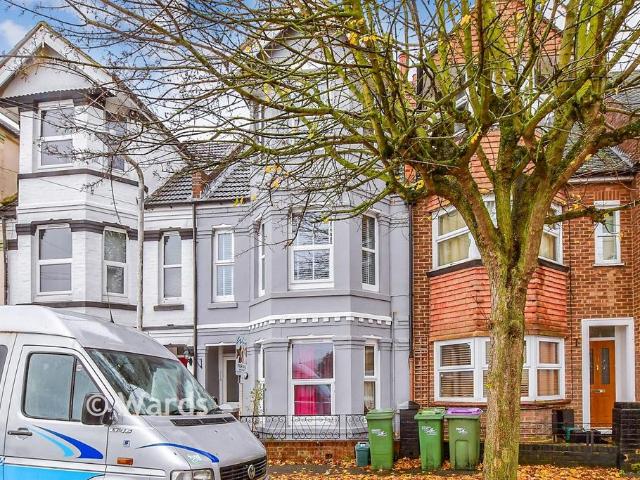 1 bedroom ground flat for sale
