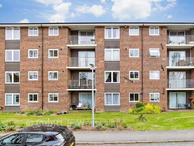 1 bedroom ground flat for sale