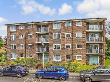 1 bedroom ground flat for sale