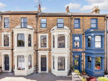 1 bedroom ground flat for sale