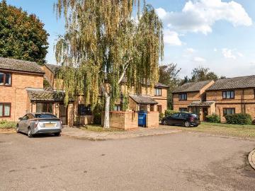 1 bedroom ground flat for sale